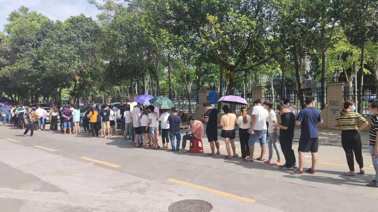 深圳开云电子
全体员工在工业园做核酸检测